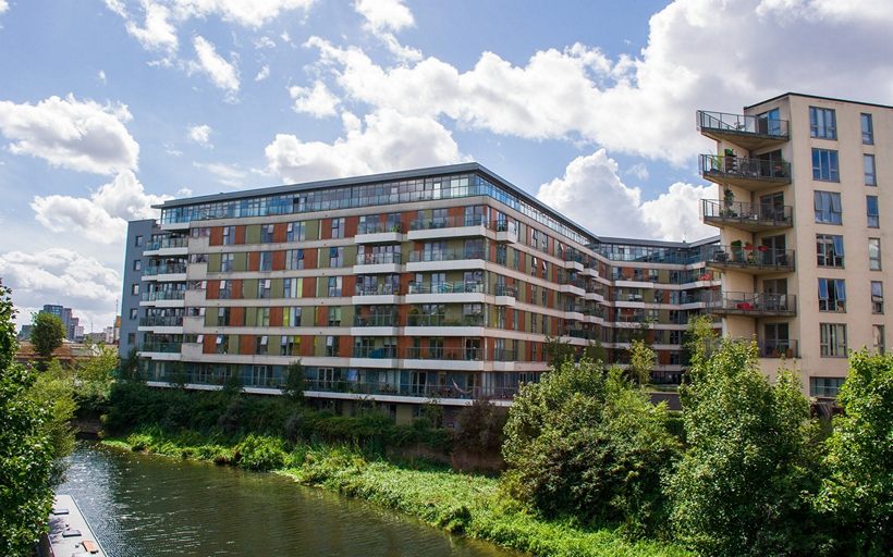417 Riverside E3 pictured from the opposite bank of the River Lea