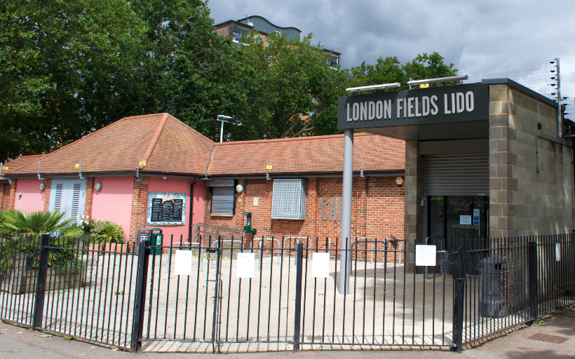 Outdoor lido swimming in London Fields E8