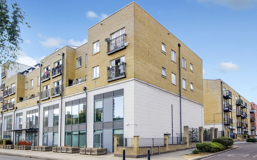 Mercer Court apartment building on Candle Street E1