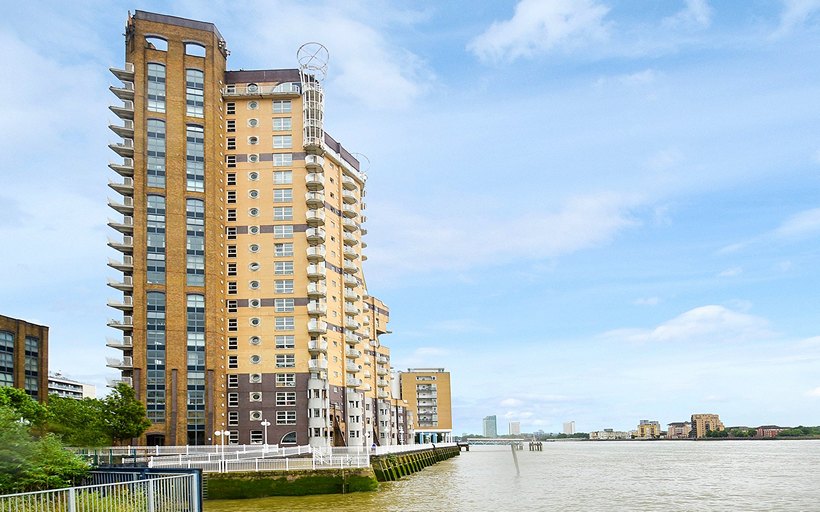 Cascades and Quayside sits alongside the River Thames
