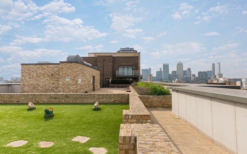 The roof terrace at Chorley Court, Coalmakers Wharf E14