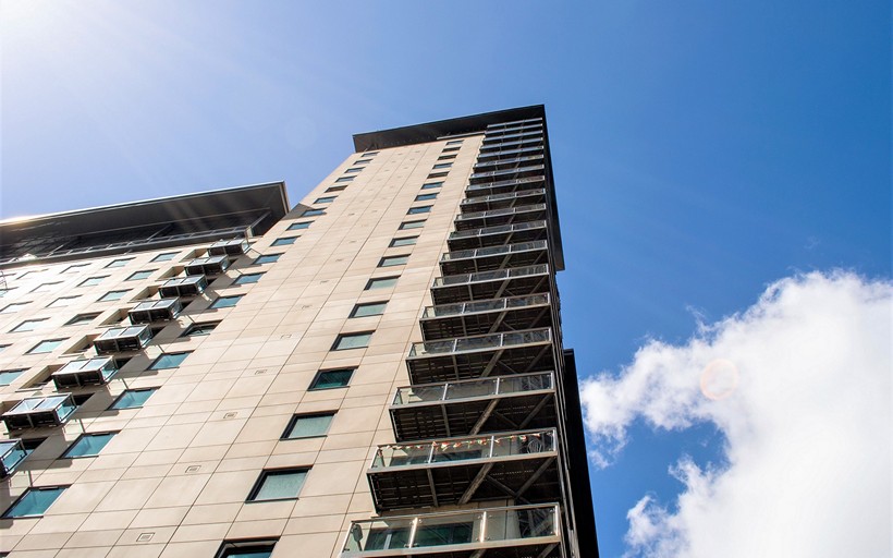 Side elevation view of Discovery Dock E14