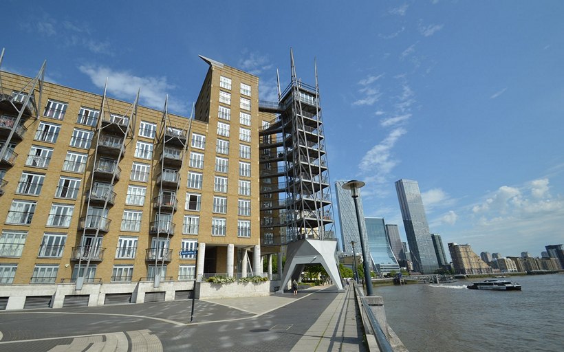 View toward Dundee Wharf and Canary Wharf