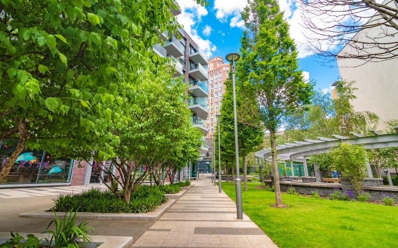 Landscaped gardens at Goodmans Fields by Berkeley Homes
