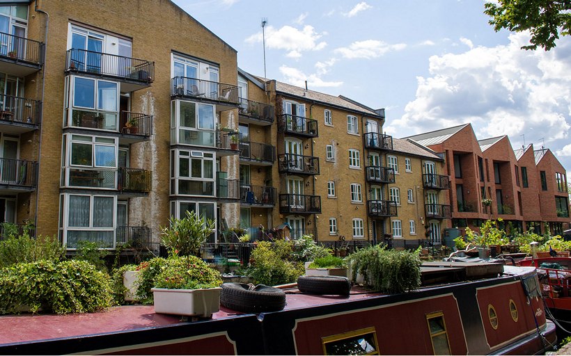 Haslers Wharf pictured from the opposite bank of the Hertford Union Canal