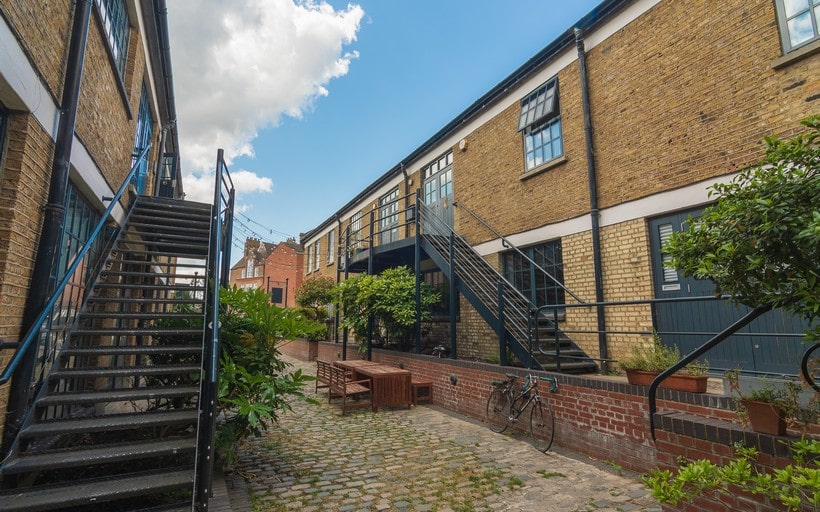 Haybridge House E5 Courtyard View