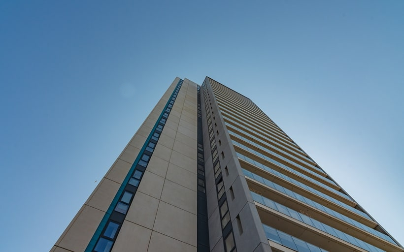 Horizons Tower is an imposing structure in Canary Wharf