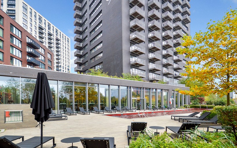 A leisure pool and terrace at London City Island E14