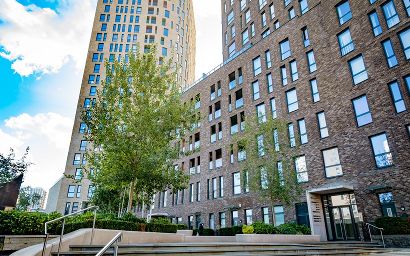 Manhattan Plaza and Roosevelt Tower development of apartments in Docklands