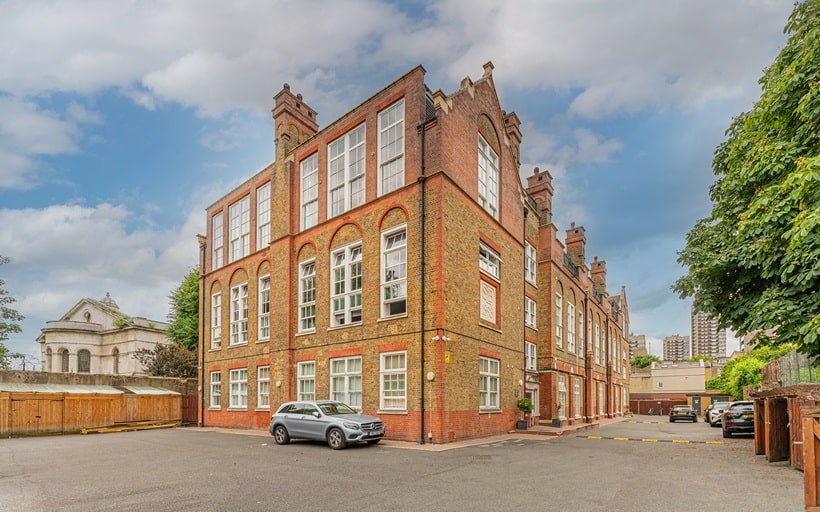 Mercer Court apartment building on Candle Street E1