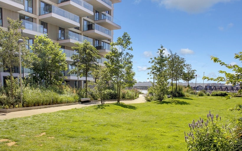 Royal Wharf is interspersed with gardens